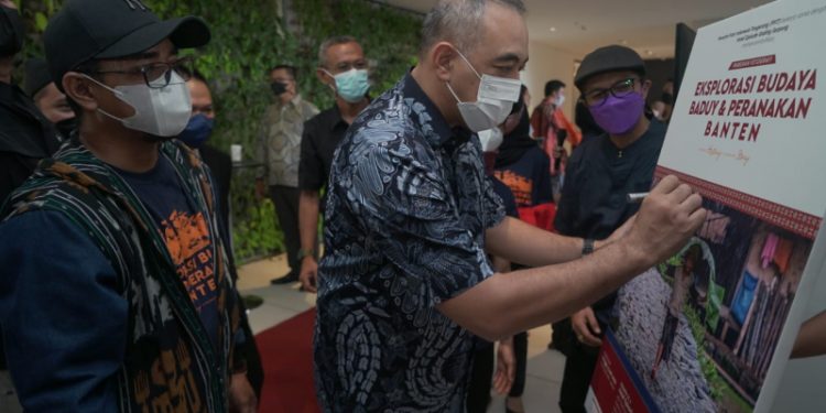 Bupati Tangerang Ahmed Zaki Iskandar