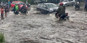 genangan air di jalan tangsel