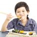 anak makan sushi