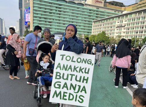 aksi ibu minta ganja medis