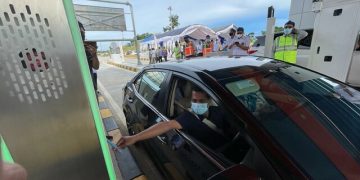 transaksi di gerbang tol