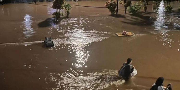 Tangsel Dikepung Banjir, Terparah di Kawasan Pondok Aren