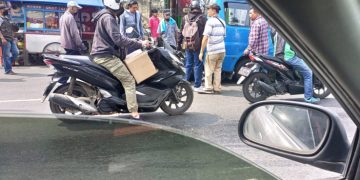 Akibat BBM Tumpah, Pengendara Motor Berjatuhan di Ciputat