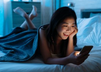 Yuk, Cari Tahu Sisi Baik dan Buruk Sleep Call untuk Pasangan LDR