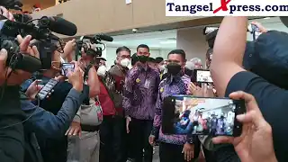 Momen Haru Ayah Almarhum Brigadir J Hadiri Wisuda di Universitas Terbuka