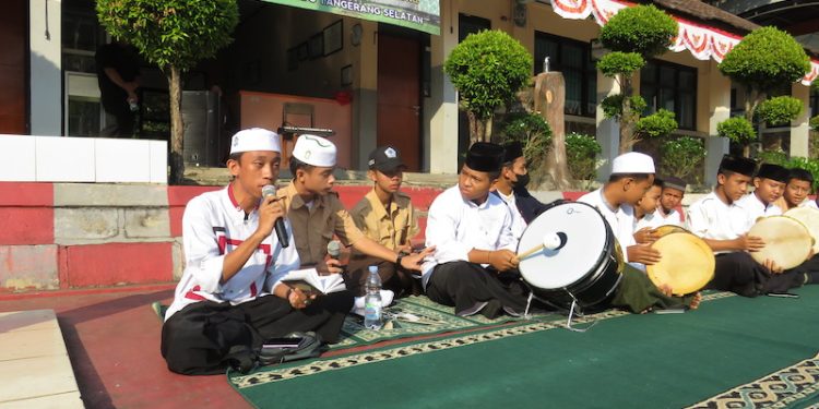 Gelar Gebyar Muharram, Warga SMK Negeri 3 Tangsel Berbagi dengan Anak Yatim
