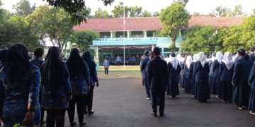 Upacara Peringatan HUT RI, Kasek SMPN 17 Ingatkan Bahaya Tawuran