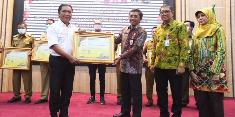 Terima 5 Penghargaan BKN, Pj Gubernur Banten: ASN Berikan Layanan Maksimal Bagi Masyarakat