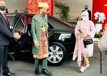 Bermotif Pucuk Rebung, Ini Filosofi Baju Adat yang Dikenakan Jokowi saat Sidang Bersama