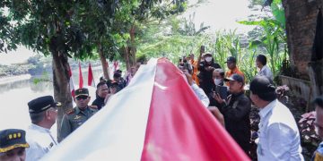 Ribuan Meter Bendera Terbentang, Benyamin Apresiasi Pondok Aren Berkibar