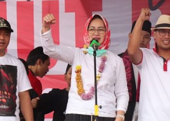 Antusiasme Warga Tangsel Jalan Sehat Kangen Ibu Airin