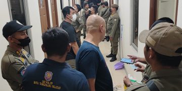 Tim Gagak Hitam Satpol PP Kota Tangsel Gelar Operasi Penegakan Perda No 09 Tahun 2012