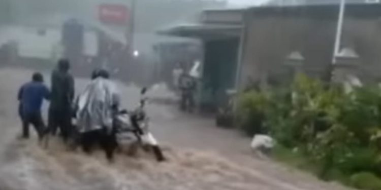 Hujan Seharian, Sejumlah Titik di Tangsel Terendam Banjir