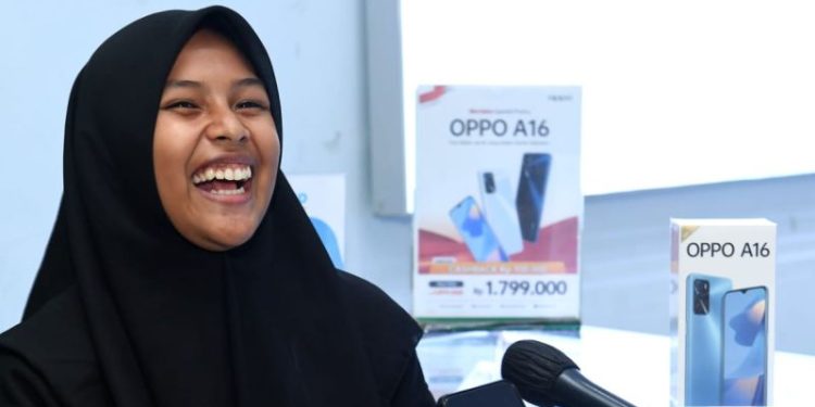 Perjuangan Sabrila Mengejar Presiden Tidak Sia-Sia, Jokowi Memberinya Ponsel Baru