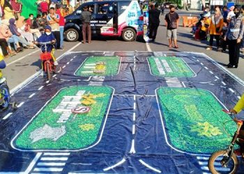 Tampil Beda, Begini Cara Satlantas Polres Karanganyar Beri Edukasi dalam Berlalu Lintas