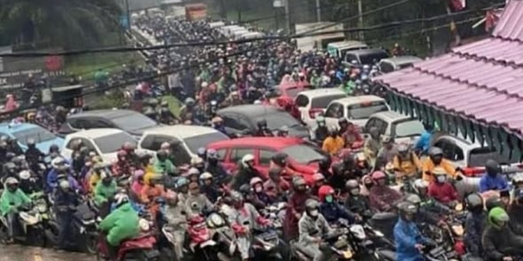 Kemacetan Kian Parah, Tangsel Kaji Aturan Masuk Sekolah dan Kuliah Jam 9 Pagi
