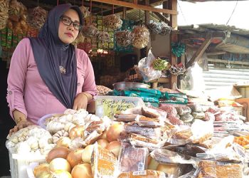 Pedagang dan Pembeli di Pasar Tradisional Keluhkan Harga Bahan Pangan