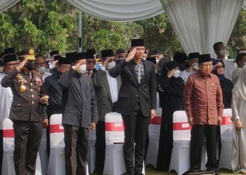 Berlangsung Khidmat, Kapolri Beri Penghormatan Terakhir di Pemakaman Azyumardi Azra