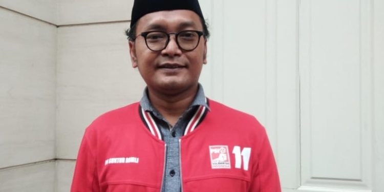 Cuitan Guntur Romli Diserbu Netizen Usai Sindir Hujan dan Banjir di Jakarta Menjelang Anies Baswedan Lengser