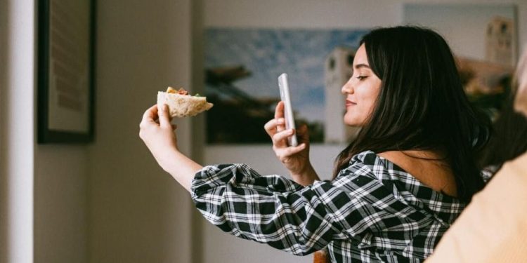 Cek Fakta! 6 Alasan Orang Jarang Pamer Hidupnya Lebih Bahagia!