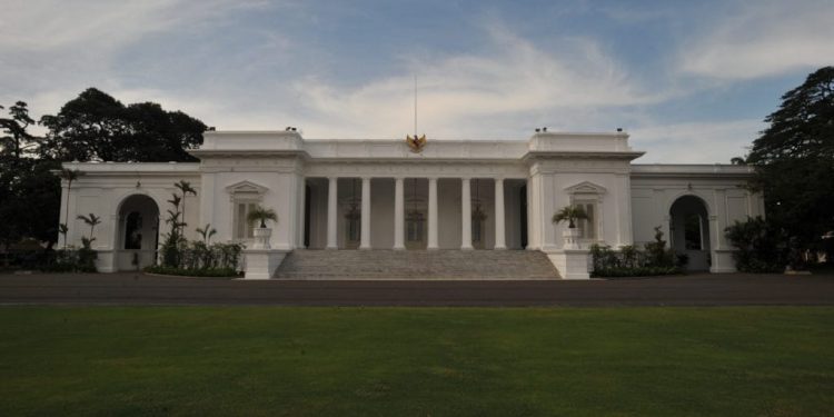 Moeldoko Sebut Perempuan Todong Paspampres di Depan Istana Gunakan Senjata Rakitan