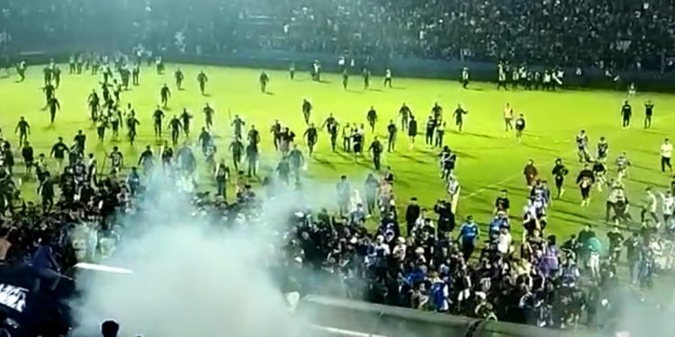 Pertandingan Derby Jawa Timur Makan Korban, 127 Orang Meninggal di Laga Arema vs Persebaya