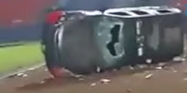 Kerusuhan Suporter di Stadion Kanjuruhan Malang 10 Mobil Polisi dan 3 Pribadi Rusak
