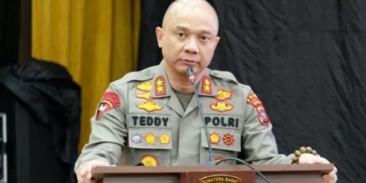 Kapolda Jatim Baru Irjen Teddy Minahasa Diduga Ditangkap Terkait Kasus Narkoba