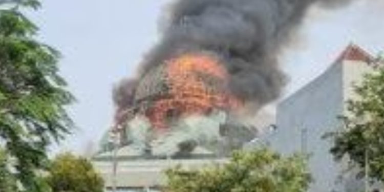 Masjid Jakarta Islamic Center Kebakaran, Kubah Masjid Habis Dilalap Api