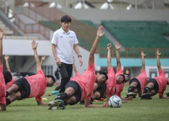 Shin Tae Yong Diminta Tidak Ikut Campur Politik Sepak Bola Indonesia