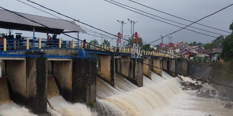 Sungai Ciiliwung Meluap, Bima Arya Ingatkan Dampaknya Sampai ke Jakarta