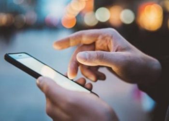 Waspada Kesehatanmu, Jangan Sering Tidur Malam dan Main Handphone