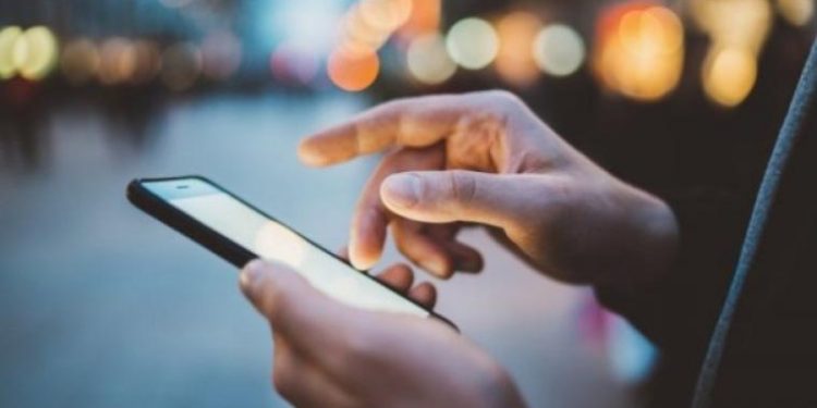 Waspada Kesehatanmu, Jangan Sering Tidur Malam dan Main Handphone