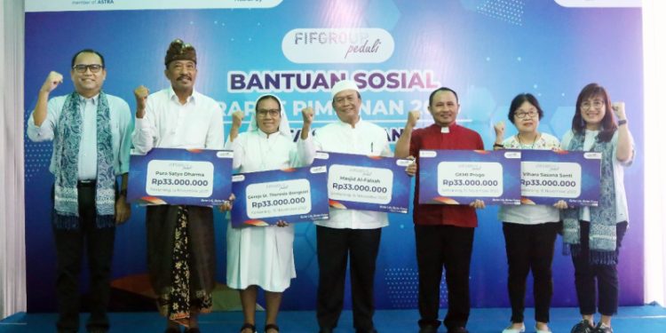 FIFGROUP Serahkan Bantuan Sosial kepada Perwakilan Lima Agama di Kota Semarang
