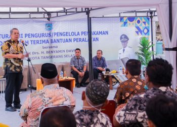 Pemkot Tangsel Serahkan Bantuan ke TPU Sari Mulya