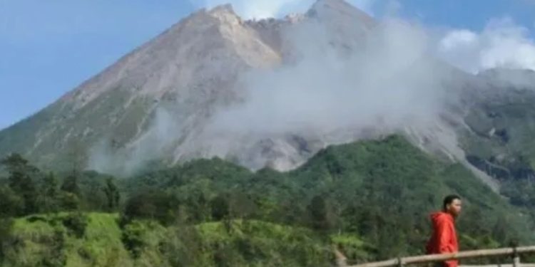 Hari Ini Gunung Merapi Alami 12 Kali Gempa