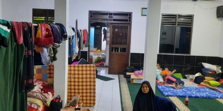 Banjir di Pasar Kemis, Ratusan Warga Mengungsi