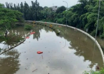 Dampak Luapan Sungai Kali Manis di Tangerang, Akses Masuk Tol Bitung Masih Ditutup