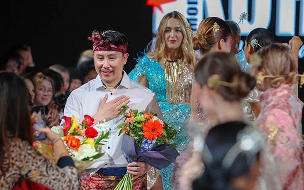 Karya Juan Iskandar Bikin Fashion Art Toronto Kanada Berdecak Kagum