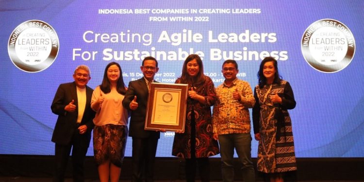 FIFGROUP Raih Predikat Indonesia Best Companies in Creating Leaders from Within 2022