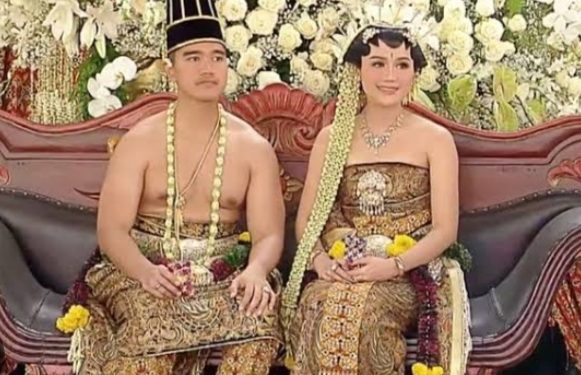 Ribuan Relawan Jokowi Berdatangan di Acara Ngunduh Mantu Pernikahan Kaesang-Erina