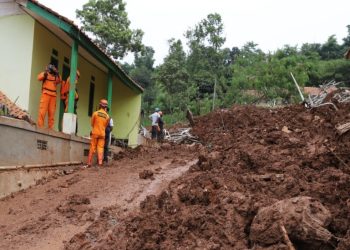 Longsor dan Banjir Lumpur Landa Cimanggung – Sumedang, Dua Orang Dikabarkan Hilang