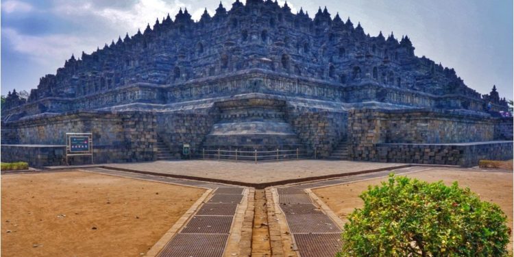 Terkait Wisatawan Bisa Naik Candi Borobudur, Begini Respons Sandiaga Uno