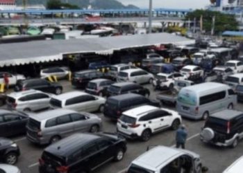 H-3 Natal 2022, Ratusan Truk Padati Pelabuhan Merak – Banten