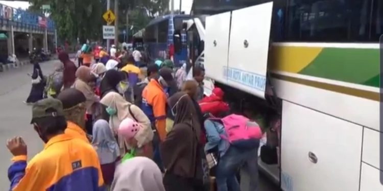 Memasuki Libur Nataru, Penumpang di Terminal Kampung Rambutan Alami Lonjakan