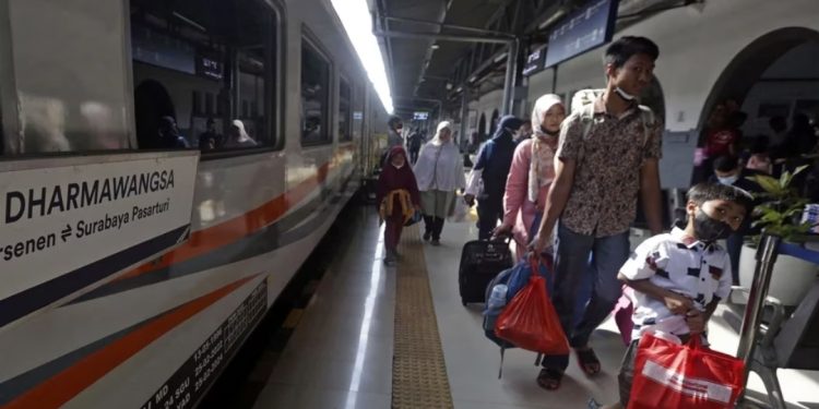 Natal 2022, Stasiun Pasar Senen Dipadati Penumpang Jumlahnya Capai Belasan Ribu