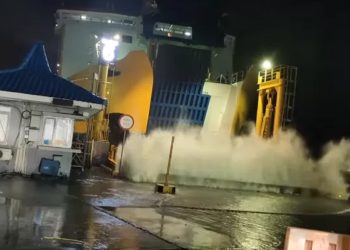 Awas, Gelombang Tinggi Ancam Selat Sunda
