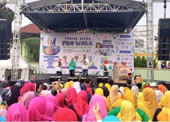 PECAH, Pilar Saga Ichsan Goyang Warga Pamulang Tangsel di Acara Fun Walk TangselXpress