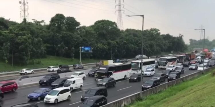 40 Ribu Kendaraan Memasuki Jabodetabek Hari Ini, Contraflow Mulai Diberlakukan