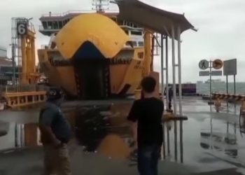 Pelabuhan Merak Kembali Ditutup Akibat Cuaca Buruk dan Gelombang Tinggi